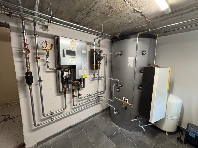 Technikraum IDM Wärmepumpe