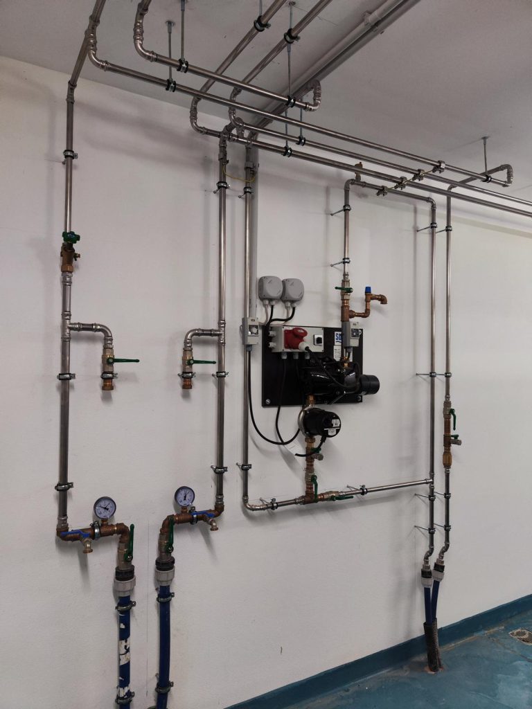 Wasserversorgung Stall und Tränkebecken mit Frostschutz