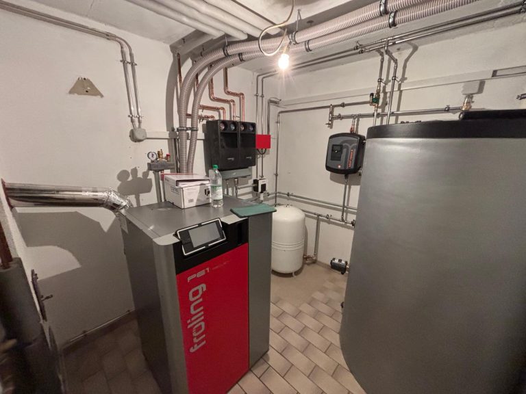 Technikraum Fröling Pelletkessel